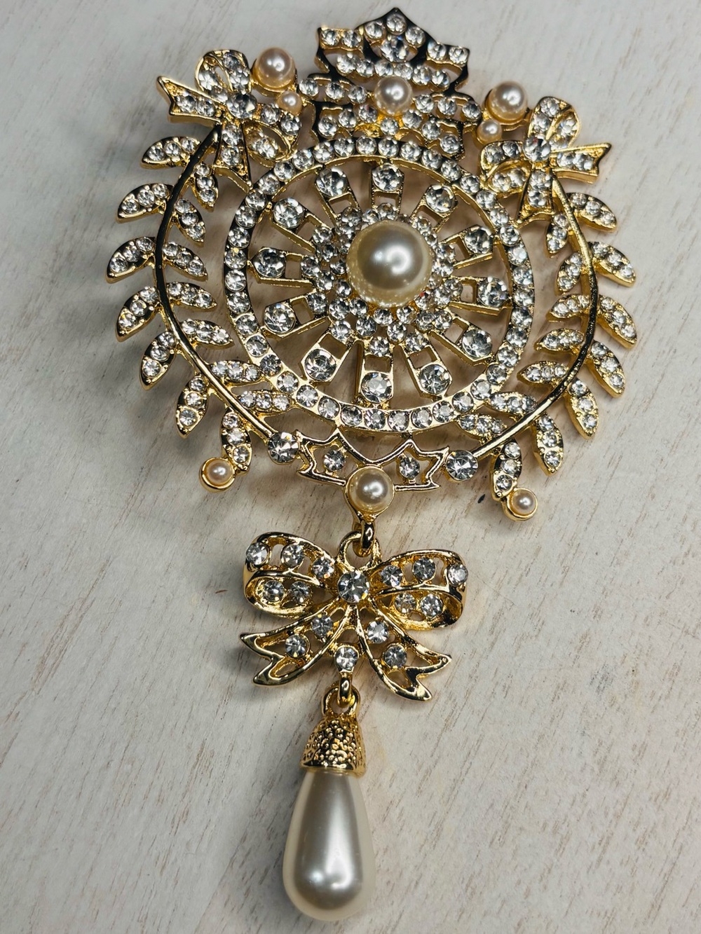 Vintage Inspired Pearl & Rhinestone Dangle Brooch Pin
